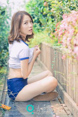 男生用小戳美女的屁股